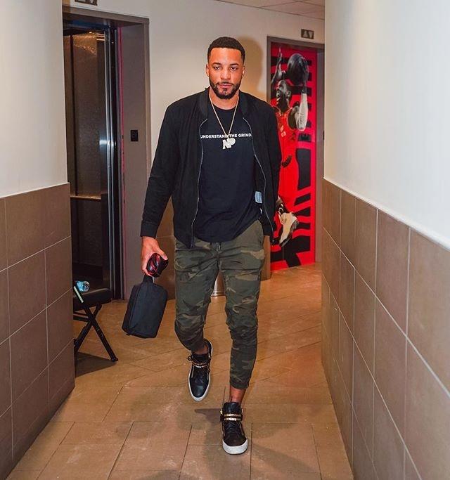 全市场：尤文与那不勒斯对格雷茨卡有意，正关注其续约情况（全市场：尤文、那不勒斯有意格雷茨卡，密切关注其续约进展）