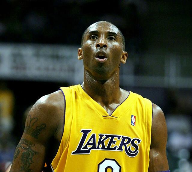 镜报：麦克托米奈上赛季意甲收官战亲签球衣成交价超2.4万欧（镜报：麦克托米奈意甲赛季收官战亲笔签名球衣拍卖价突破2.4万欧元）