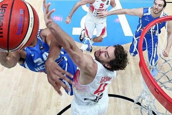 6中6，砍14分7板！徐昕完胜广东队内线 杜锋后悔送他走吗？（6投全中拿下14分7板！徐昕压制广东内线，杜锋会为放走他而后悔吗？）