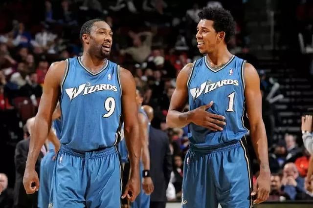 世界最经典的十大足球技巧（盘点全球最经典的十大足球绝技）